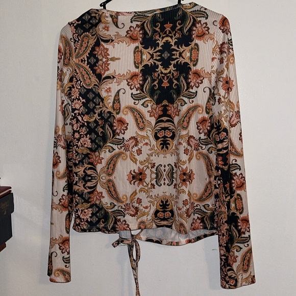 🌹WILLOW & ROOT WRAP AROUND TOP - Picture 6 of 7